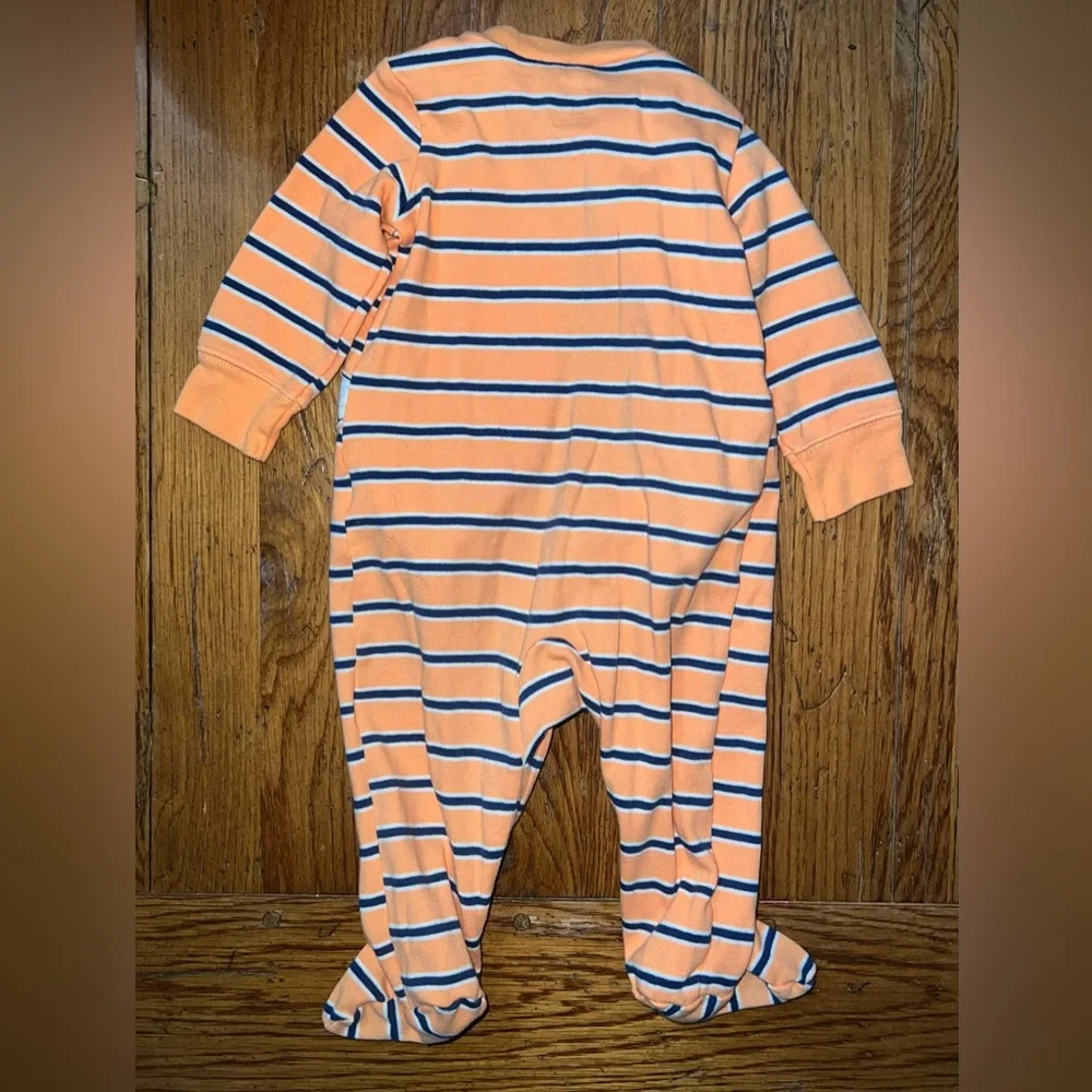 EC- 2 FOR 1 Baby Pajamas! 1 Footie & 1 Bodysuit! Size 6 Months.